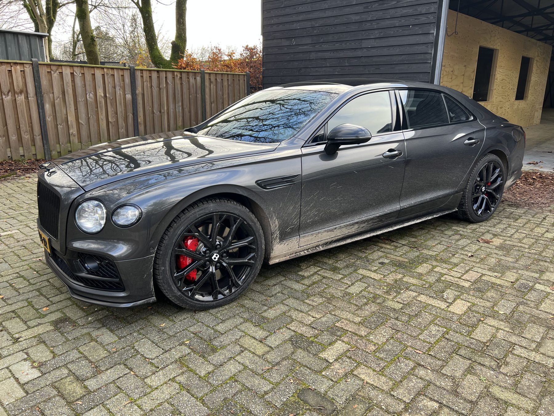 Bentley Flying Spur voor de wasbeurt